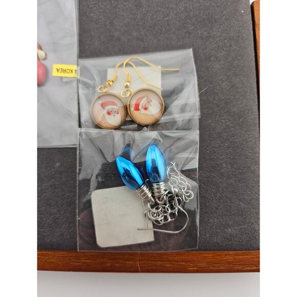 Holiday Jewelry Set Of 4 Santa Pendant & Earrings Christmas Light Dangle Drop - Picture 2 of 4